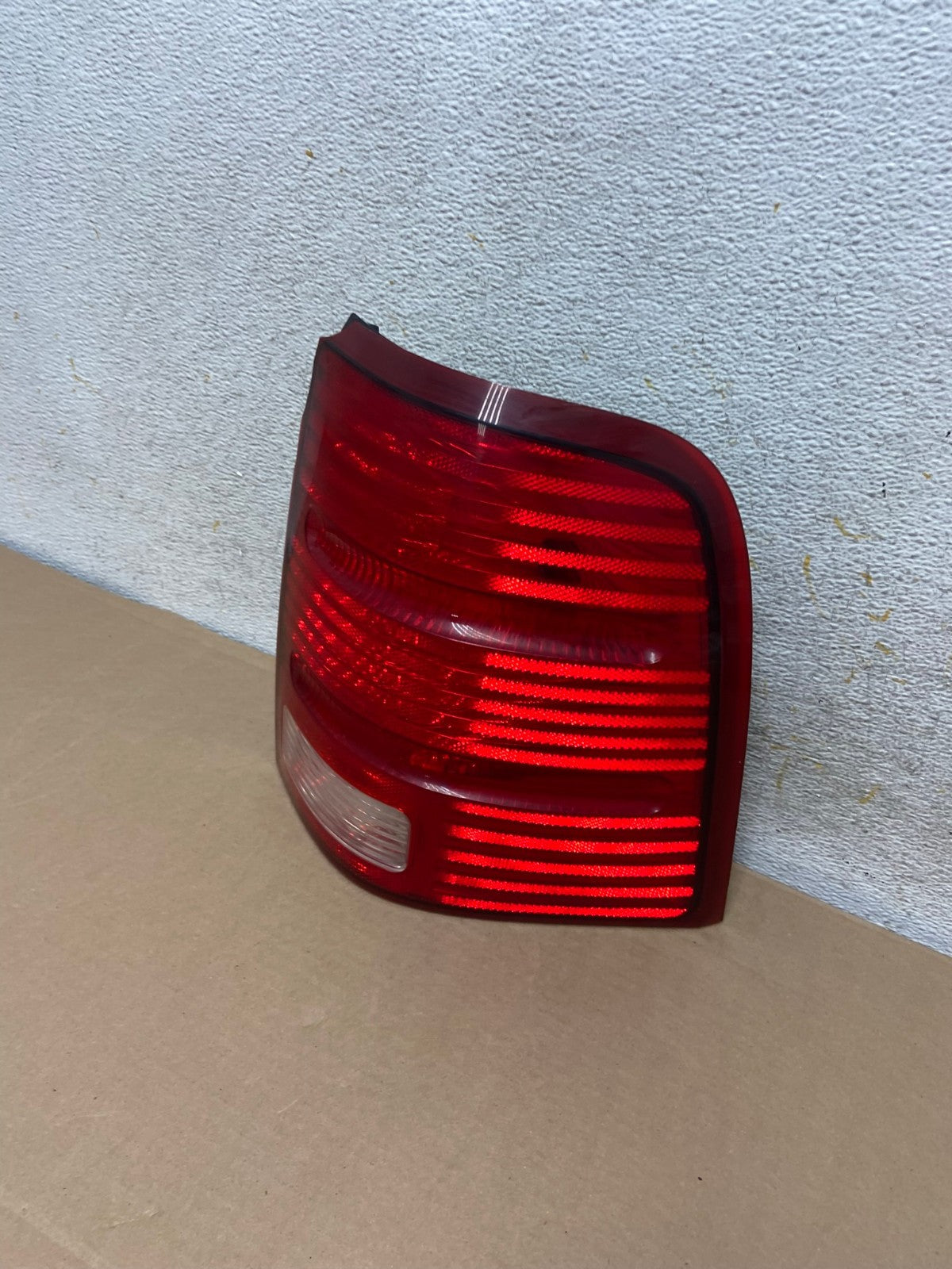 2002 to 2005 Ford Explorer Right Passenger Rh Side Tail light AH9319 LK1