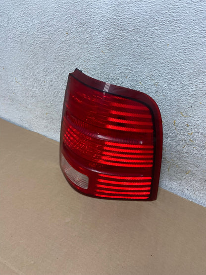 2002 to 2005 Ford Explorer Right Passenger Rh Side Tail light AH9319 LK1
