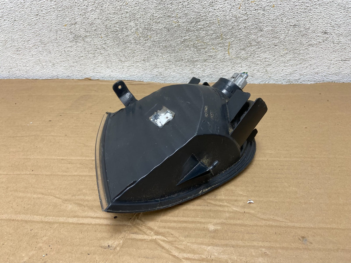 2001 to 2003 Toyota Sienna Turn Signal Right Passenger RH Lamp AH2179 DW5