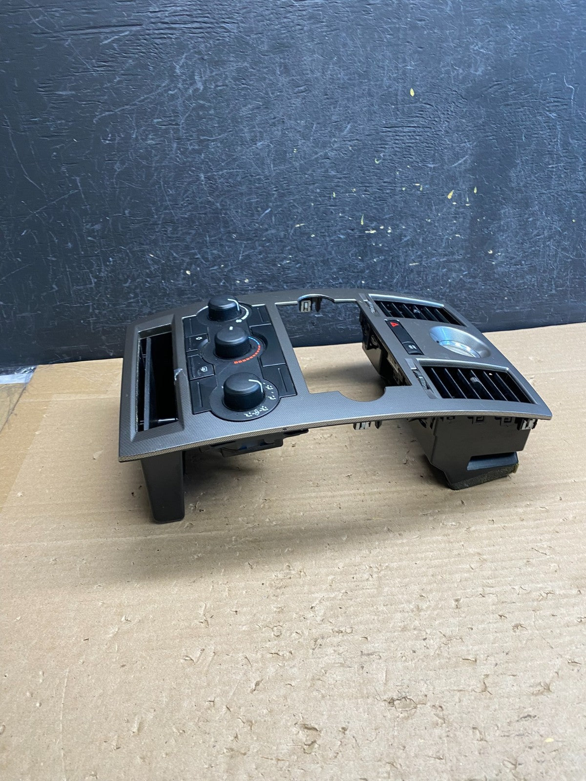 2005 to 2007 Chrysler 300 Dash Heater A/C Climate Control Radio Panel AG6238 DG3