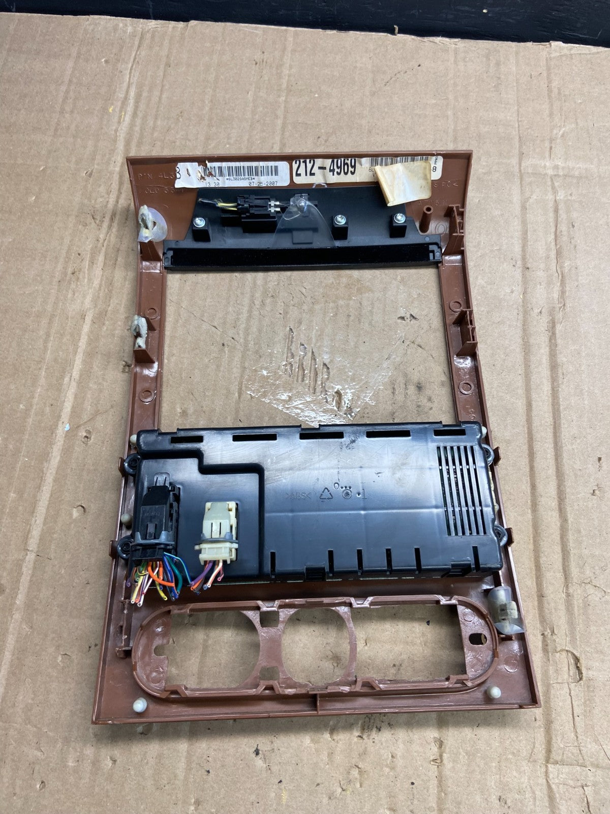 2004 to 2008 Ford F150 Radio Climate Dash Bezel Surround Black AD7199 DG3