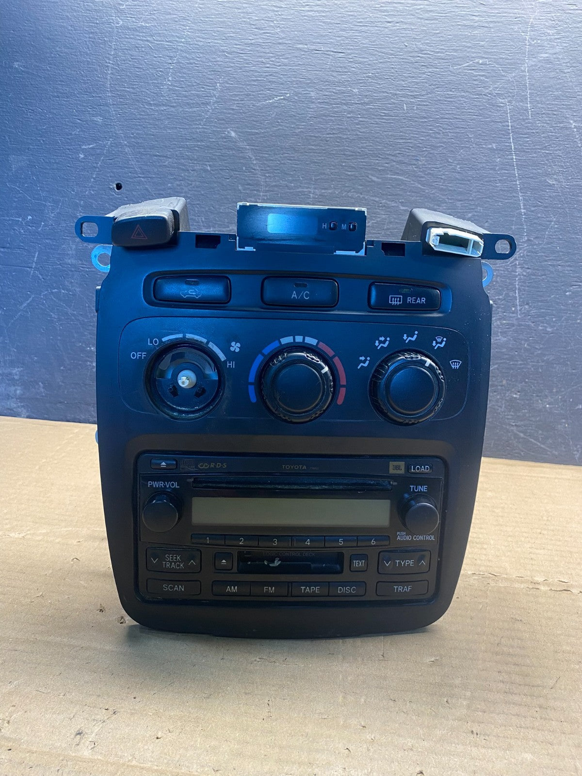 2004 to 2007 Toyota Highlander Climate Control Heater Radio Bezel AF3986 DW0