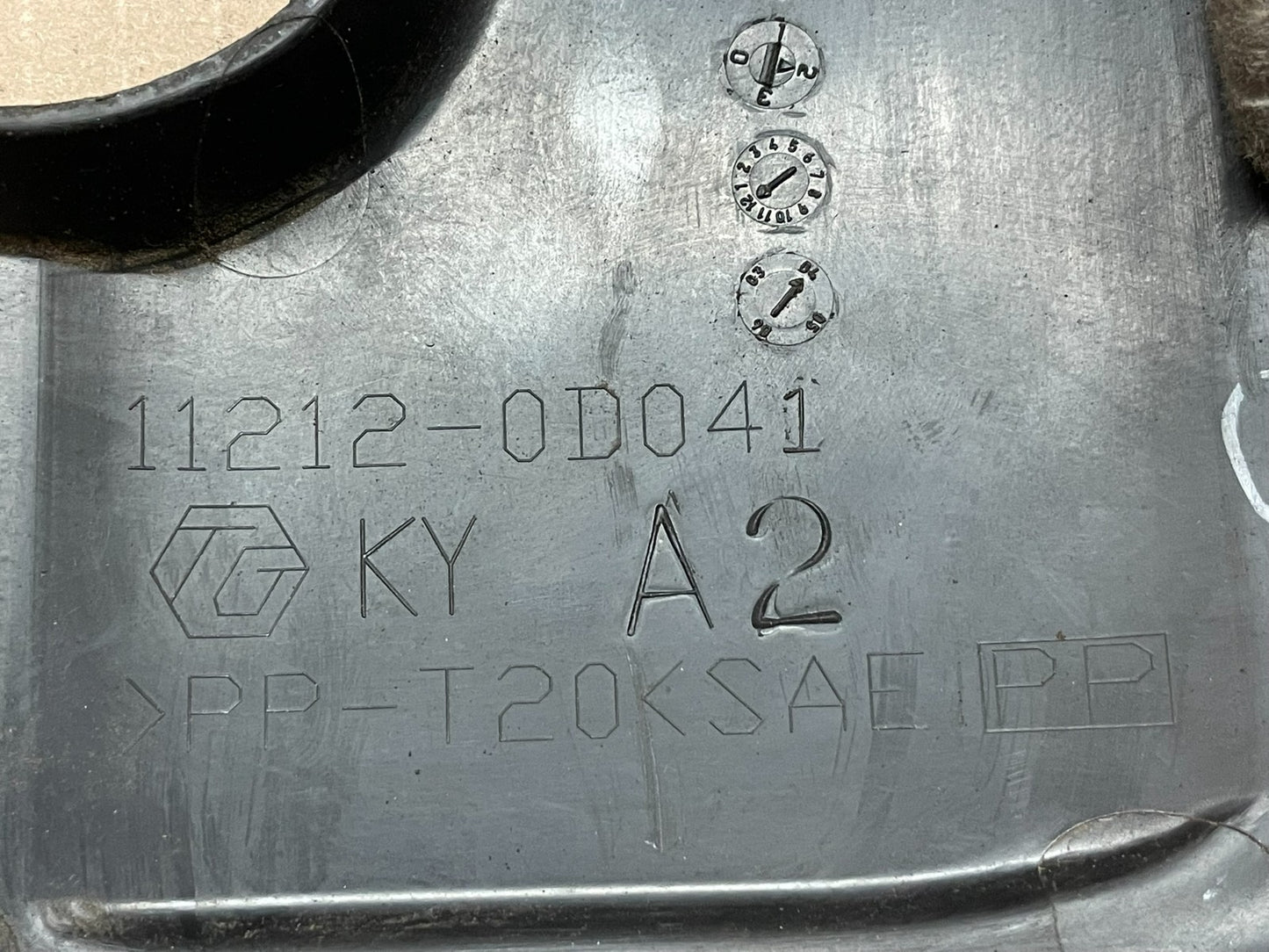 2005 to 2008 Toyota Corolla Matrix 1.8L Motor Engine Cover AD8618 DG6