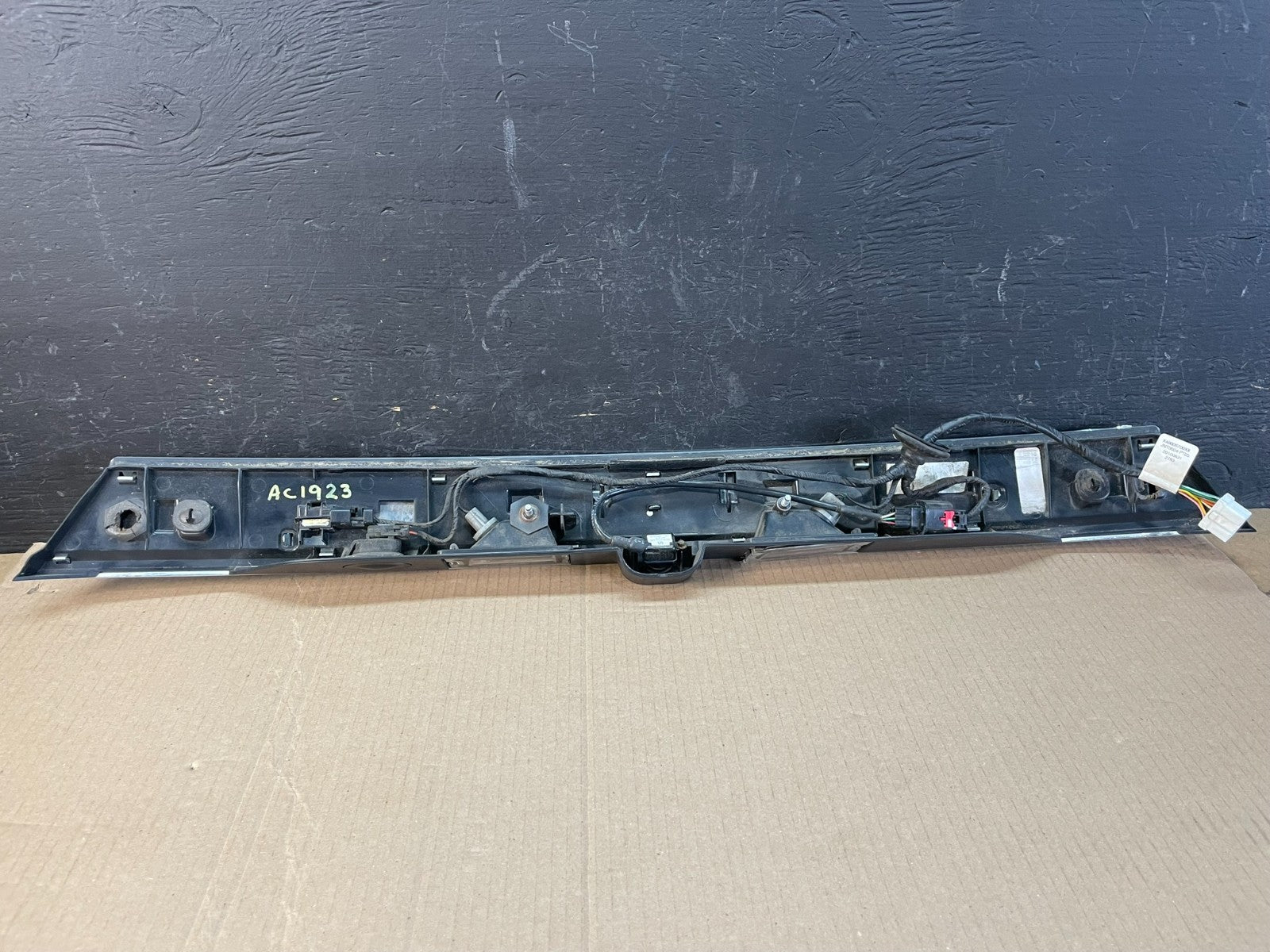 2011-2013 Jeep Grand Cherokee Liftgate Garnish Molding Trim W/ Camera AC1923 DG5