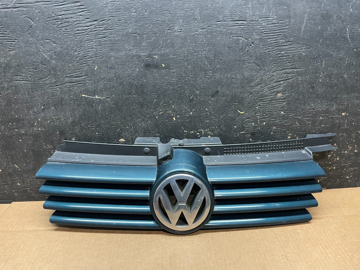 1999-2005 Volkswagen Jetta Front Upper Grille Grill Chrome OEM AA9016 DG0