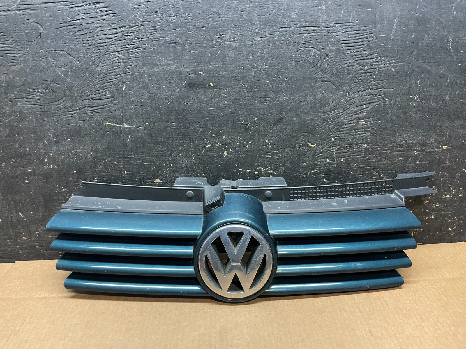 1999-2005 Volkswagen Jetta Front Upper Grille Grill Chrome OEM AA9016 DG0