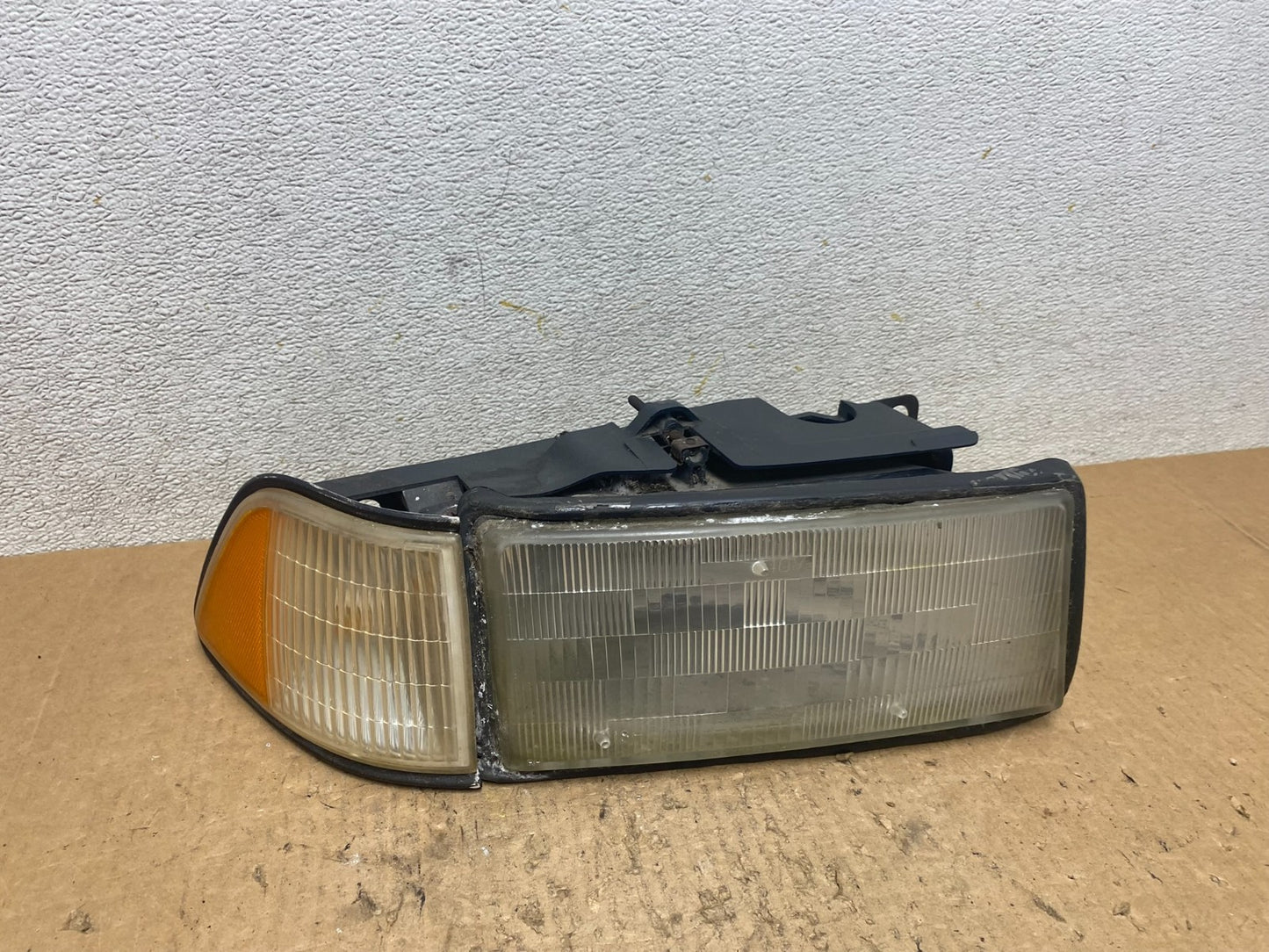 1989 to 1995 Dodge Spirit Right Passenger Halogen Headlight q8003 DG0