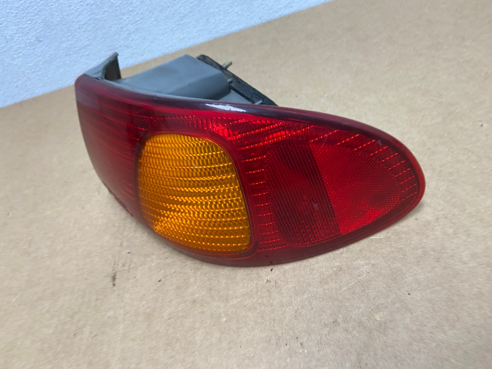 1998 1999 2000 Toyota Corolla Right Passenger Side Tail light OEM AC1693 LK1