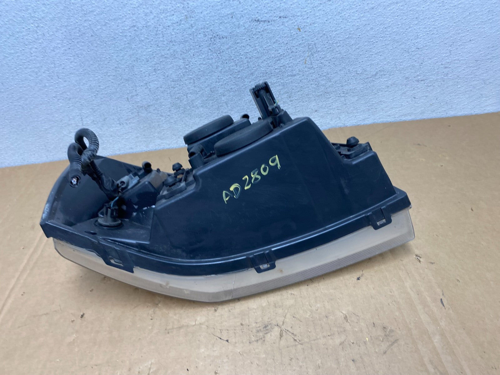 2002 to 2009 Gmc Envoy Left Driver Lh Side Headlight Halogen AD2809 DW7