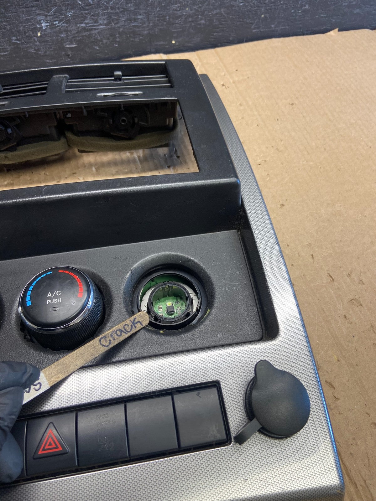 2008 to 2012 Jeep Liberty Dash Climate Temperature Control Radio Bezel AE4156 DG4