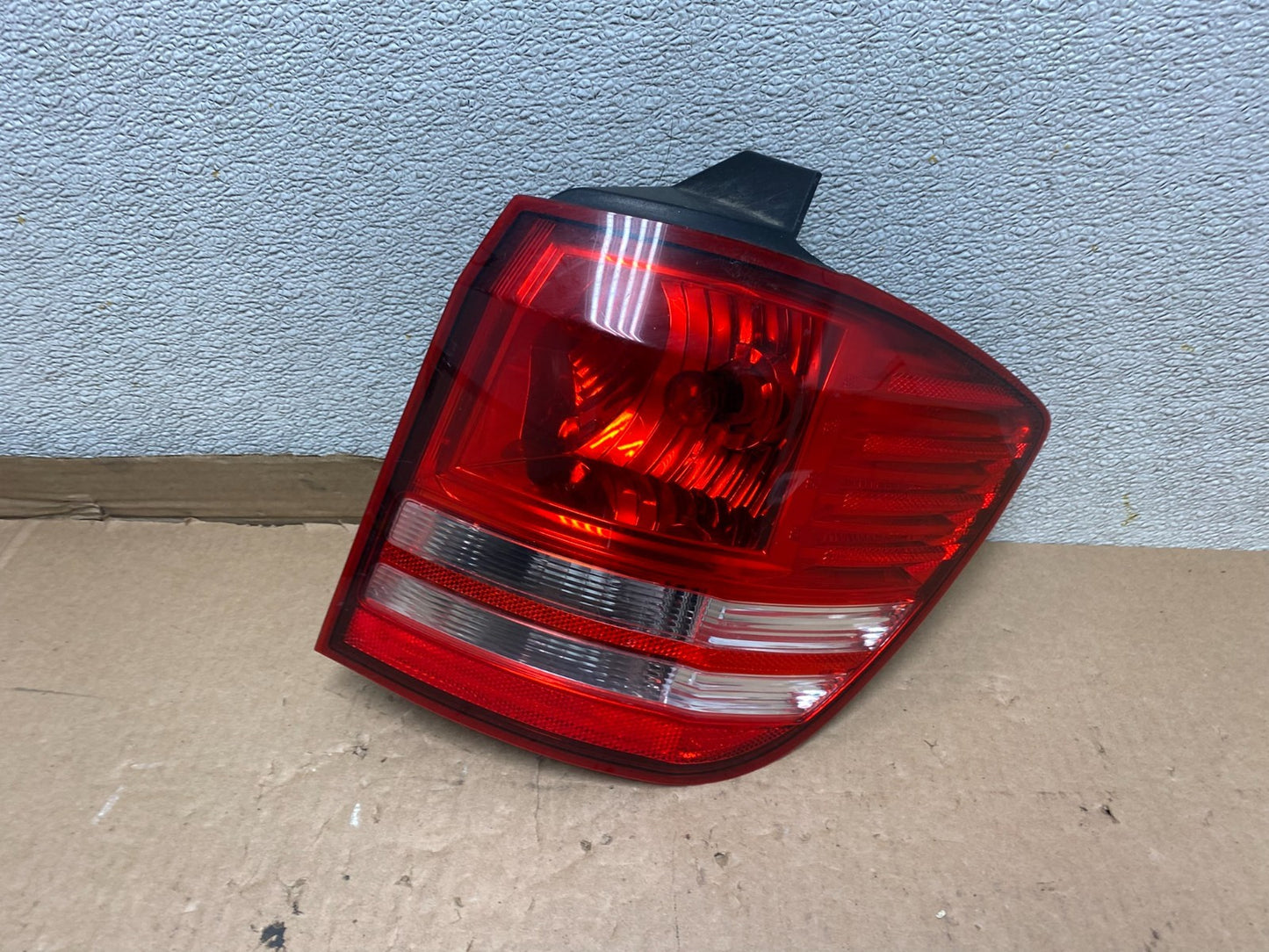 2009 - 2011 Dodge Journey Right Passenger Side Tail Light Oem U8548 DW0