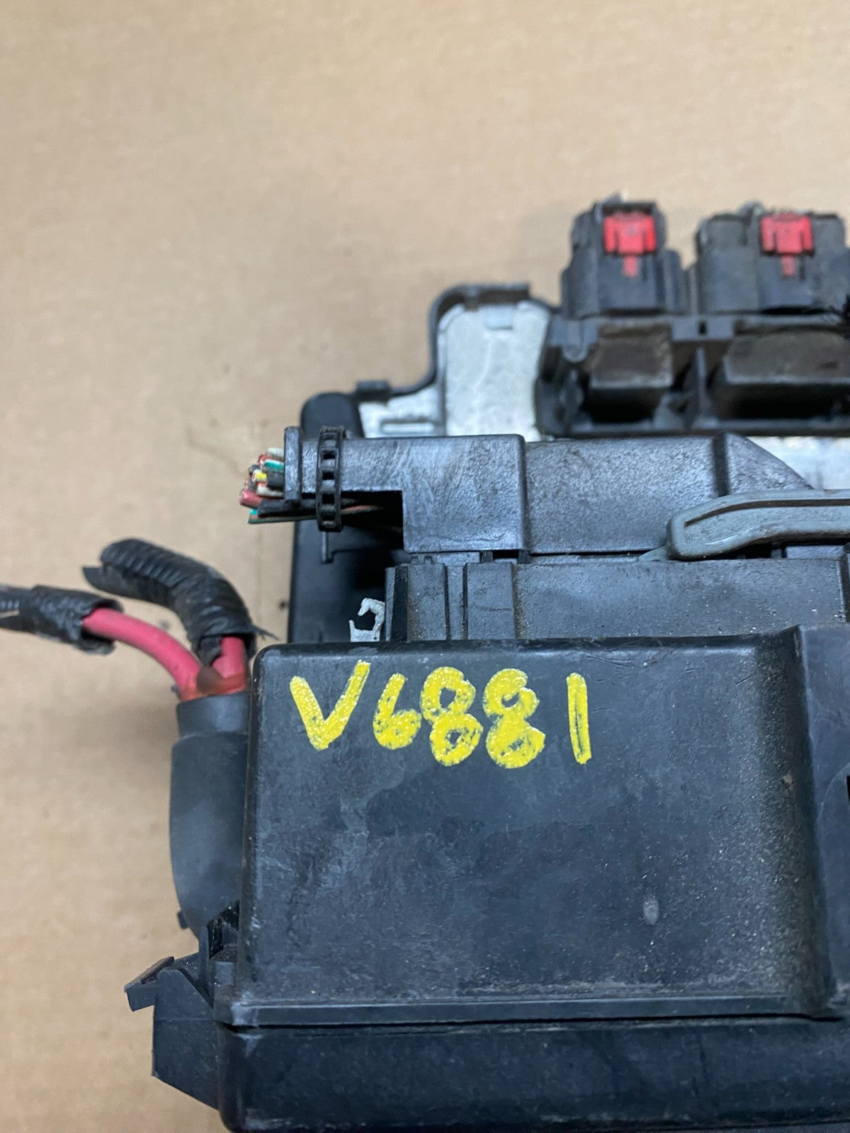 2005 Jeep Grand Cherokee BMC Body Module Power Fuse Box Relay V6881 DG4