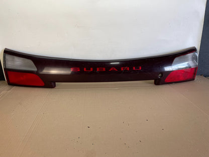 2002 - 2004 Subaru Outback Trunk Hatch Lid Tail Light Panel Center AH6469 DG0