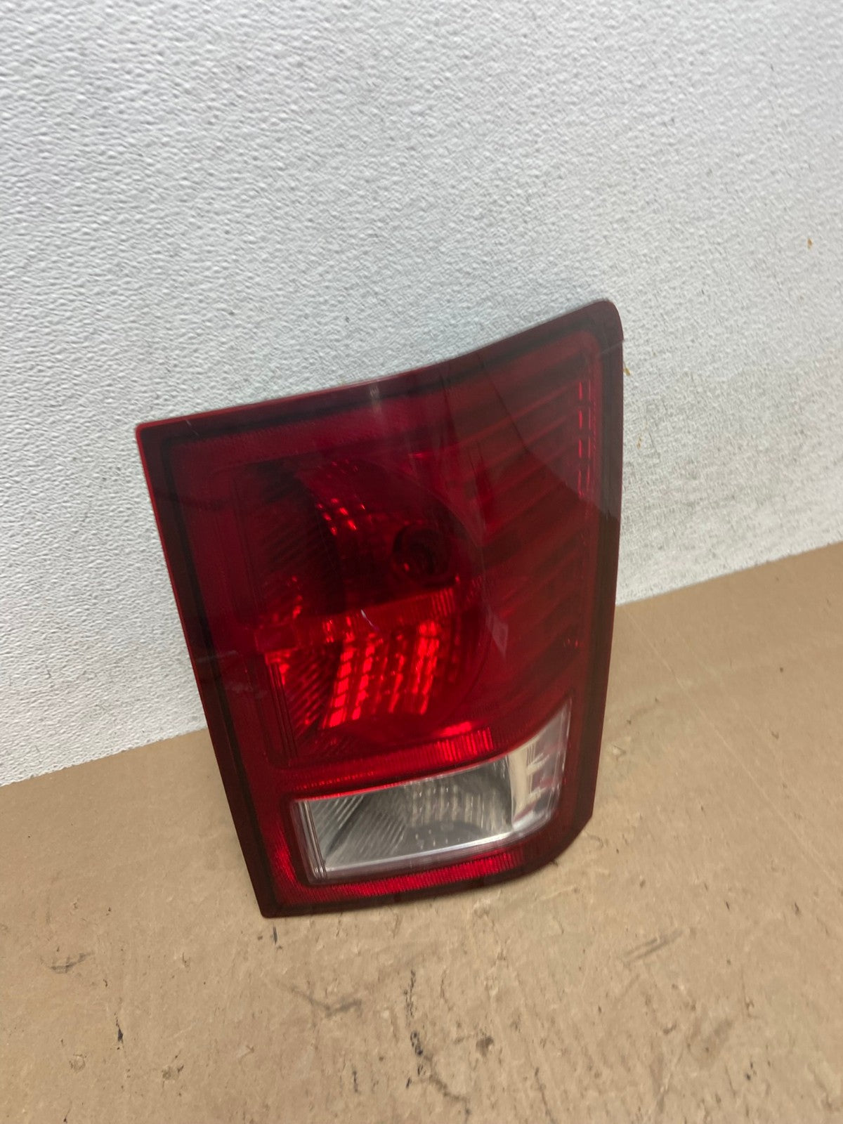 2007 2008 2009 2010 Jeep Grand Cherokee Right Passenger Tail Light AE6167 LK2