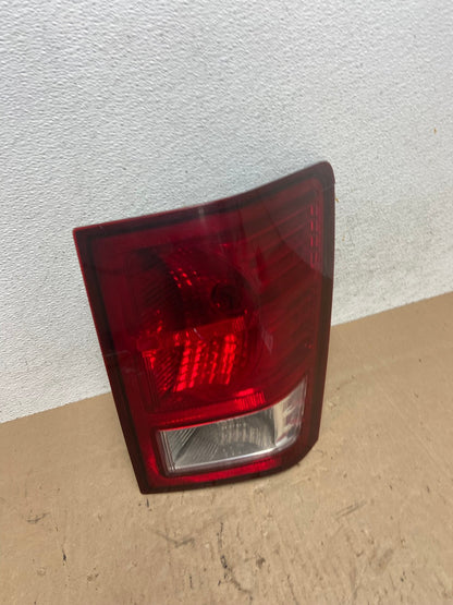 2007 2008 2009 2010 Jeep Grand Cherokee Right Passenger Tail Light AE6167 LK2