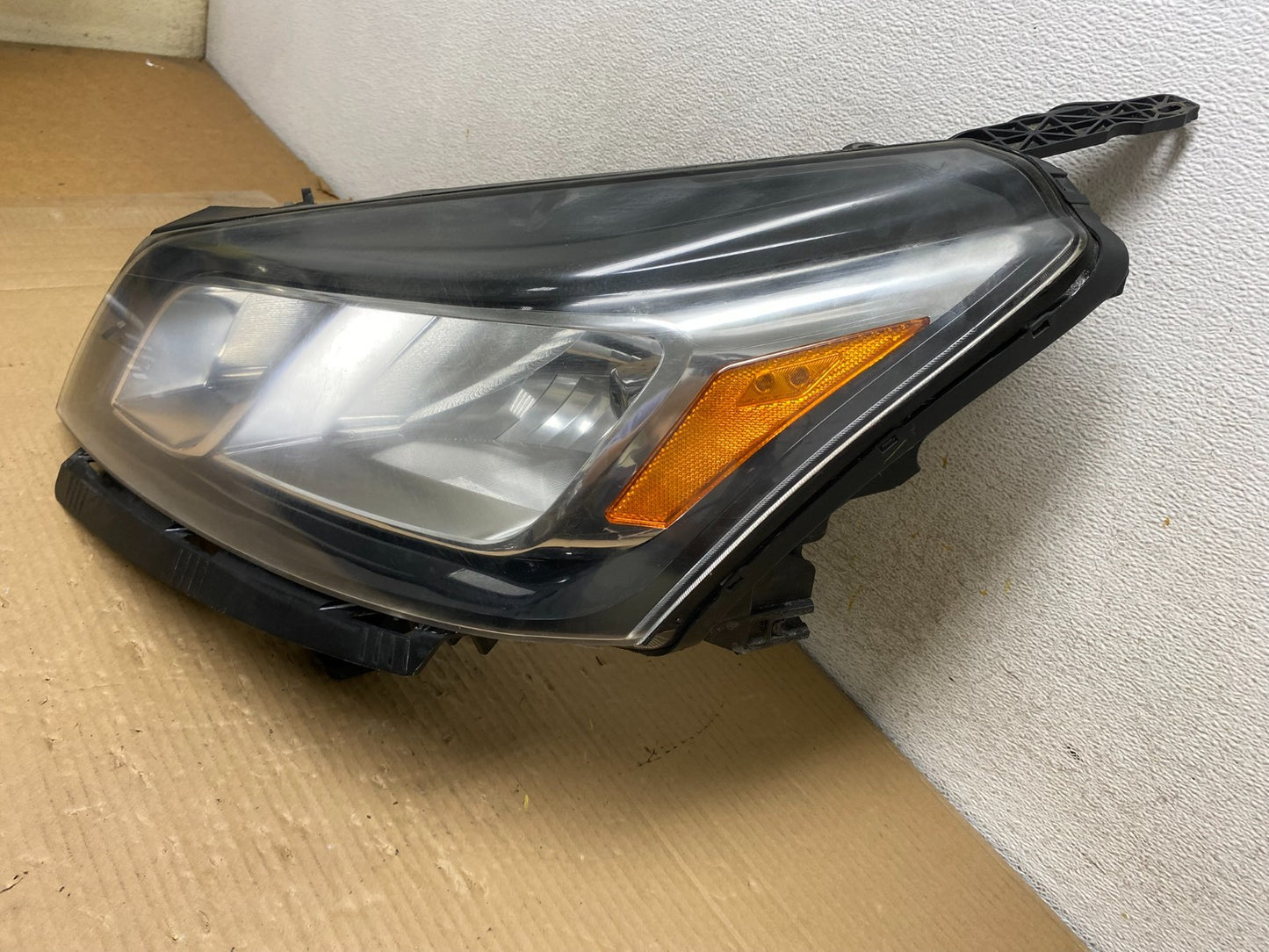 2013-2017 Chevrolet Traverse Left Driver LH Side Headlight Halogen AH0561 DW2