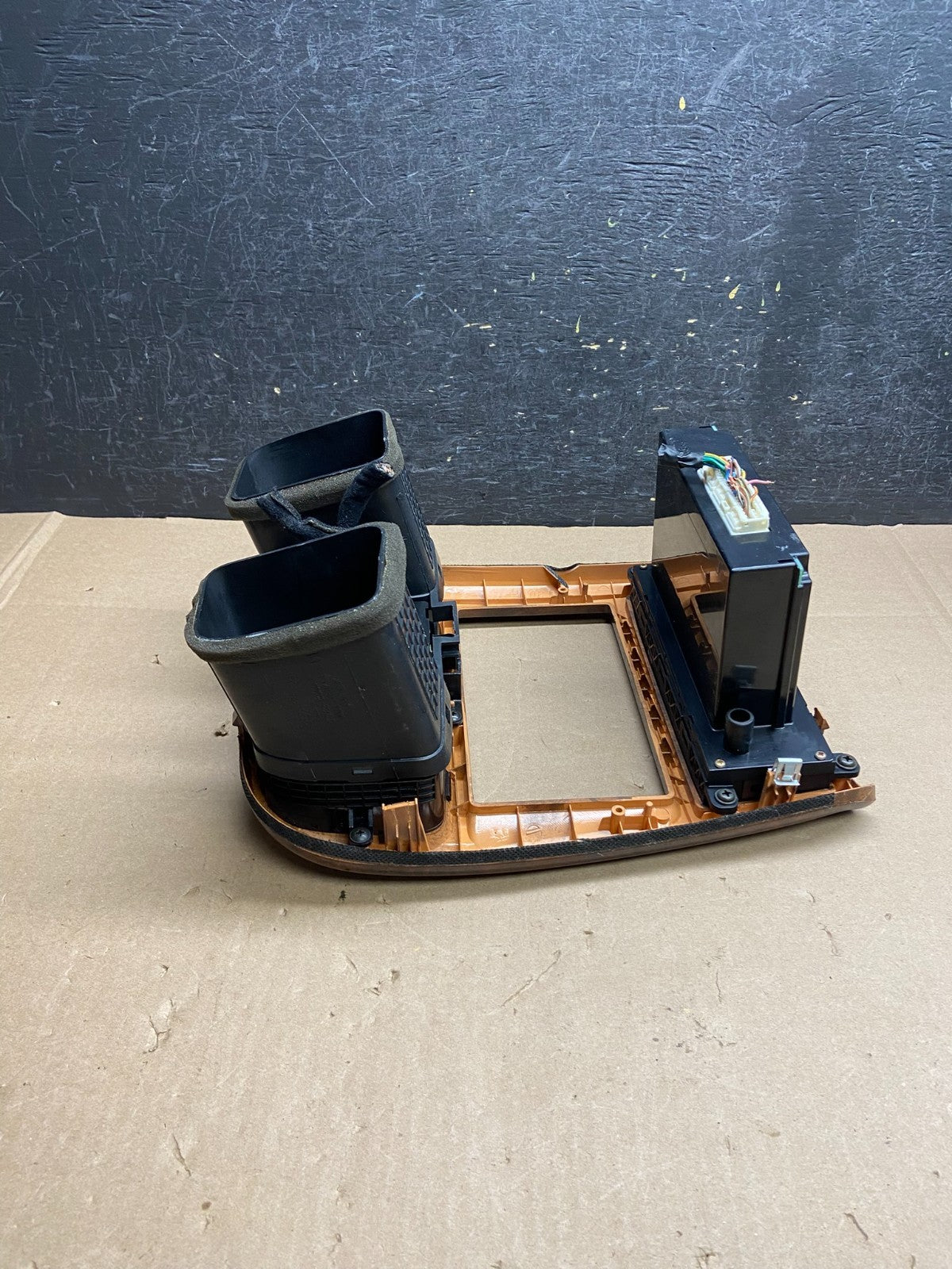2002 - 2005 Hyundai Sonata Center Radio Climate Control Air Vent Bezel AI6274 DG4