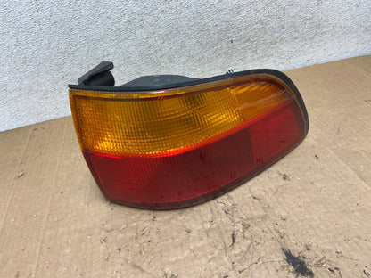 1998 1999 2000 Toyota Sienna Right Passenger Tail light AI9275 LK0