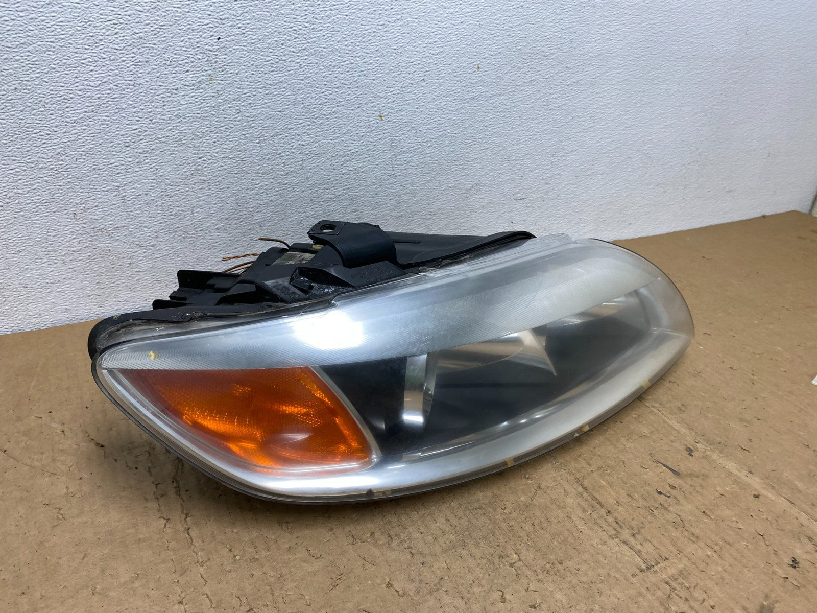 2007- 2009 Audi Q7 Right Passenger RH Side Xenon Hid Headlight AD0528 DW2