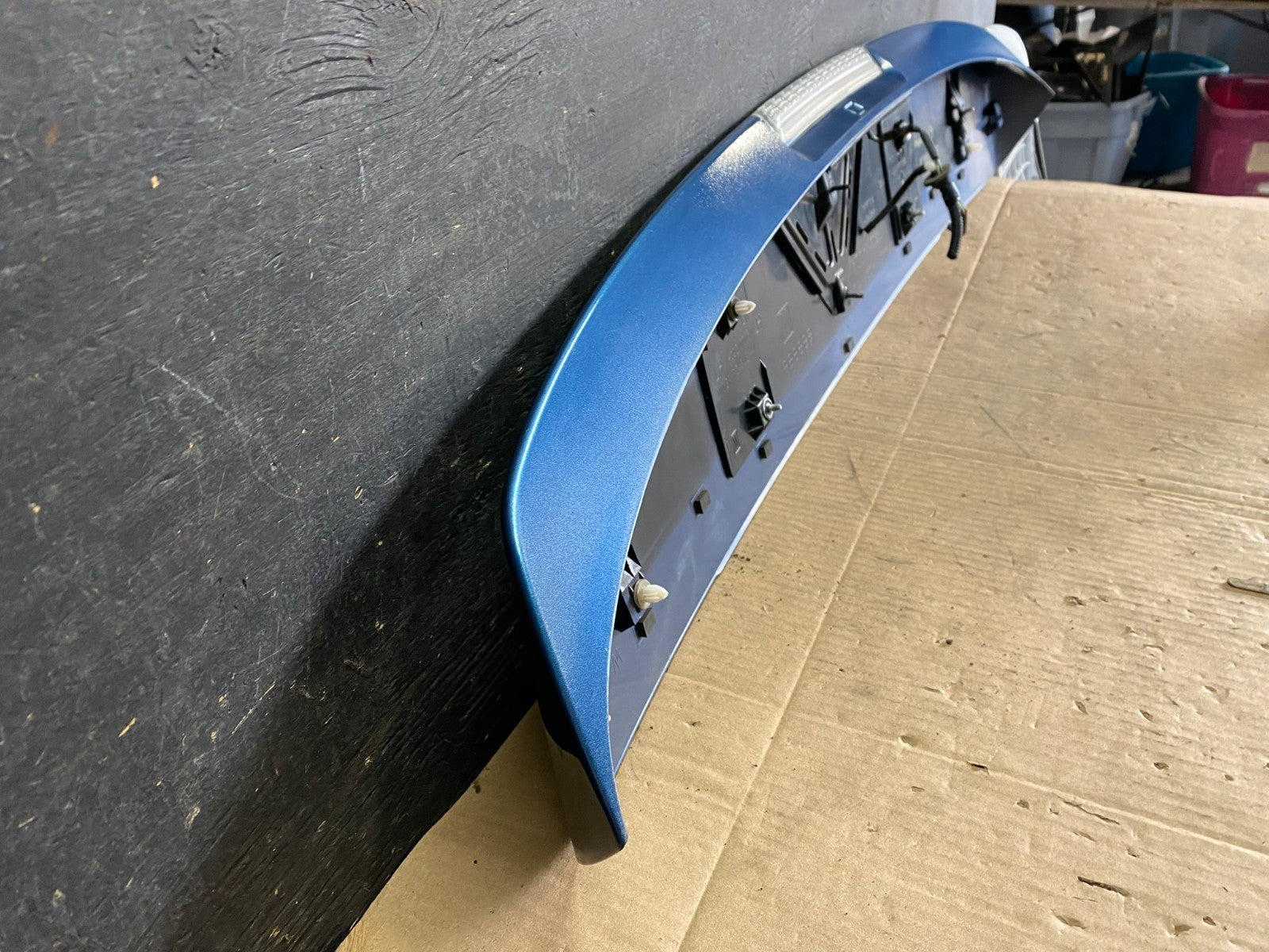 2006 to 2007 Subaru Tribeca B9  Rear Spoiler Wing R7835 PS8