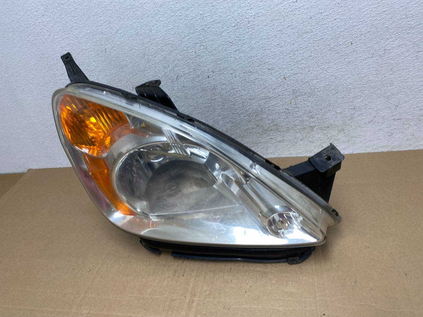 2002 to 2004 Honda CRV CR-V Right Passenger RH Halogen Headlight AE4921 DW1