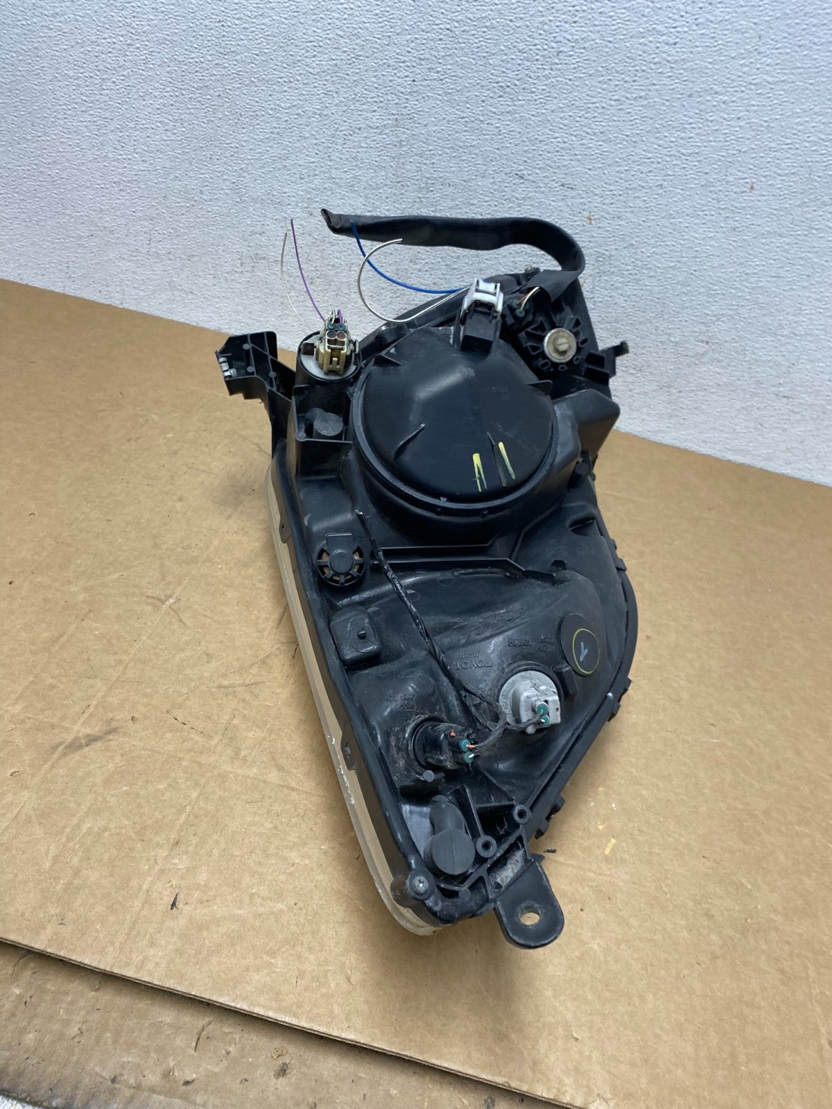2004 - 2005 Toyota Prius Right Passenger RH Side Headlight Xenon Hid AD6128 DW8