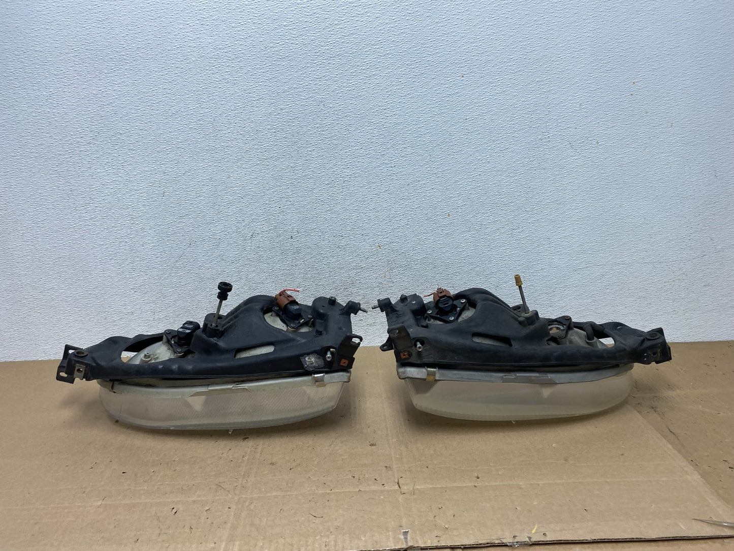 1995 - 1996 Toyota Camry Left+Right Side Set Halogen Headlights AE5980 DW3