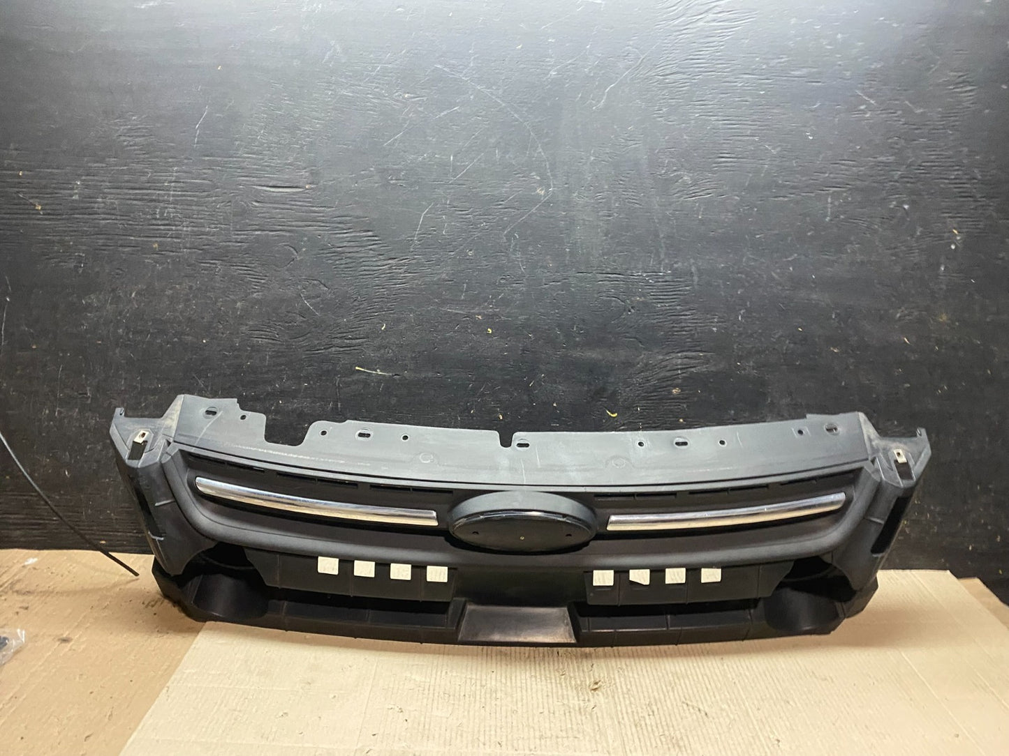 2013 to 2016 Ford Escape Front Upper Grill Grille Mount Panel Oem X2838 DG0
