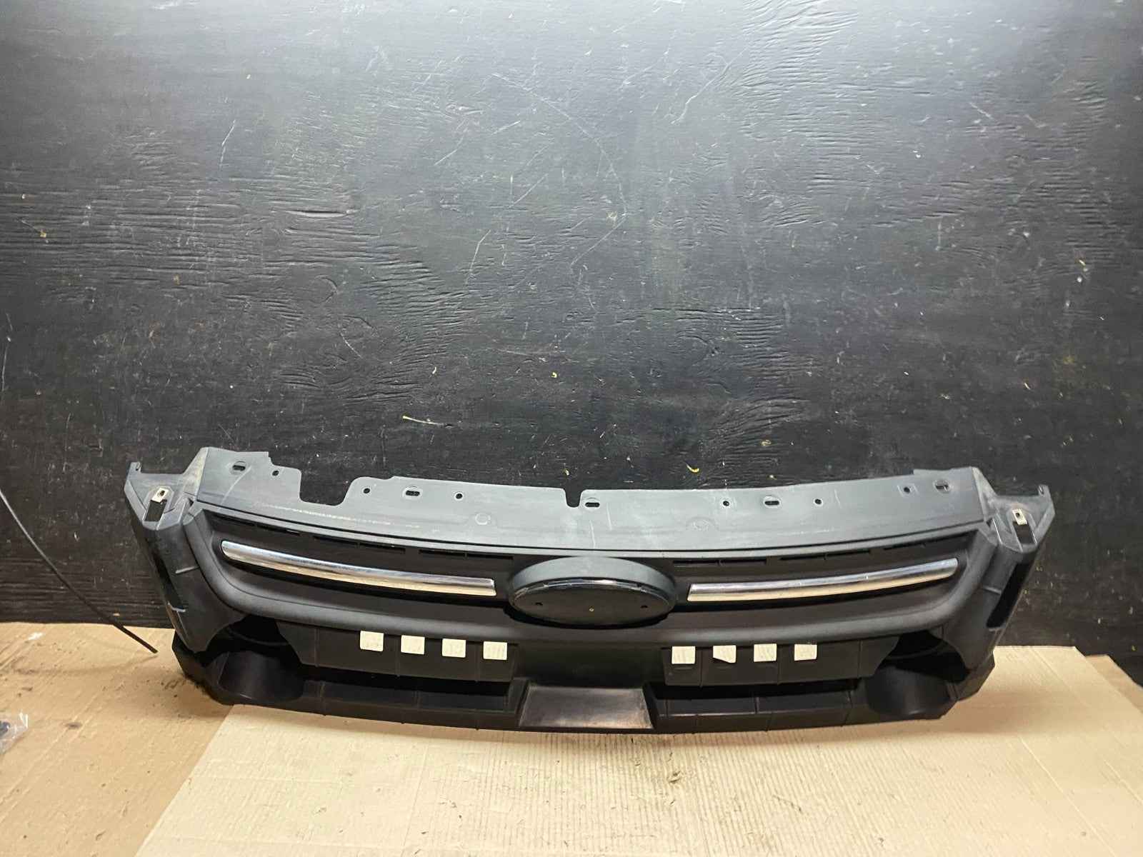 2013 to 2016 Ford Escape Front Upper Grill Grille Mount Panel Oem X2838 DG0