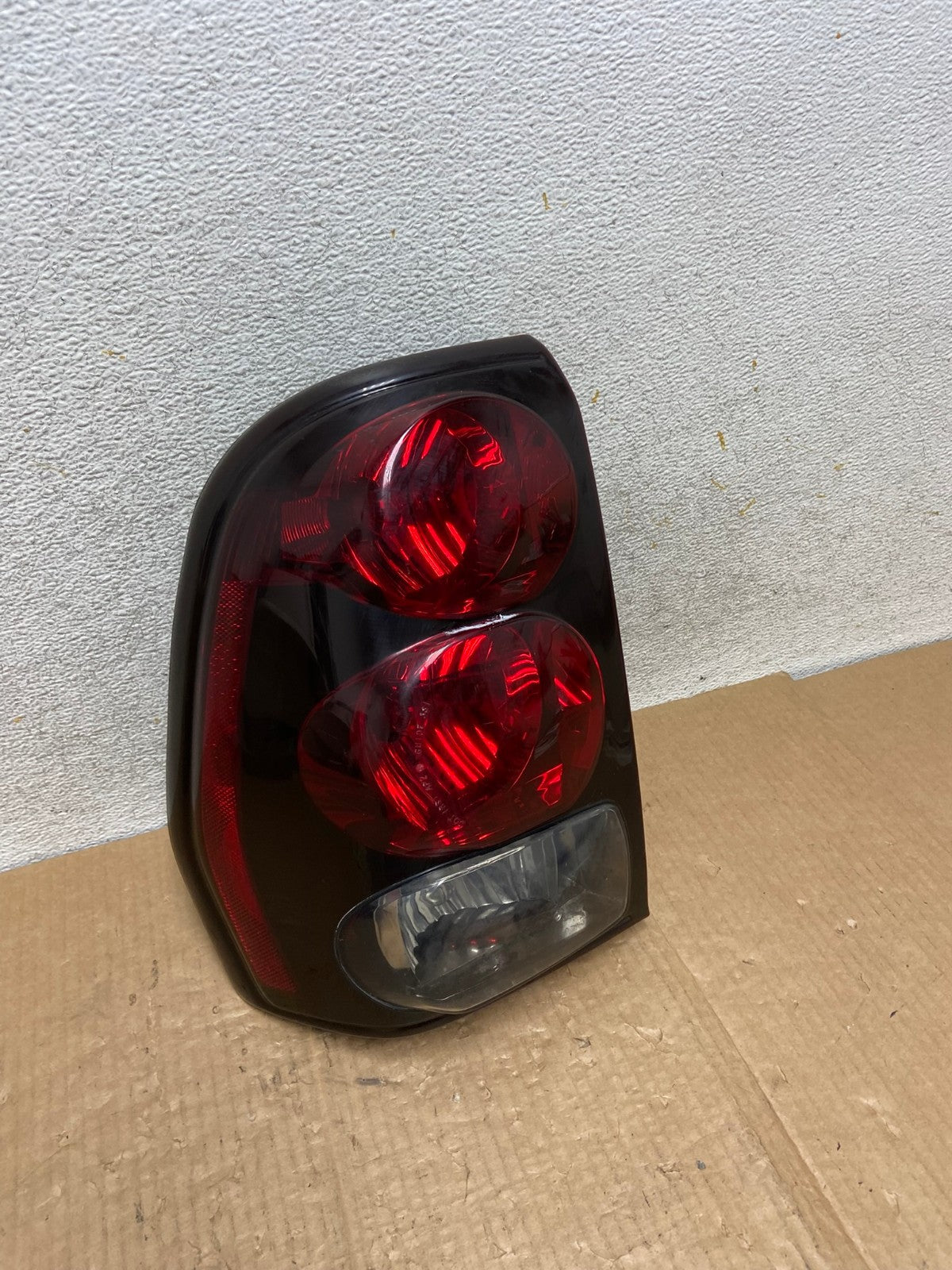 2002 to 2009 Chevrolet Trailblazer Left Driver LH Side Tail Light AI6605 LK2