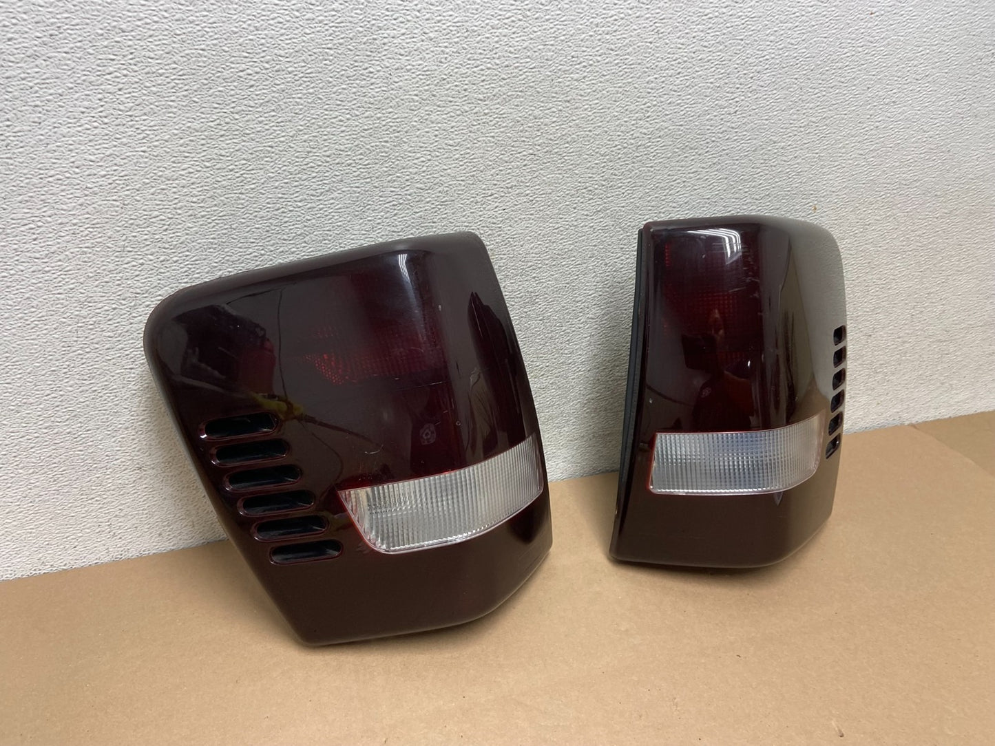 1999 - 2004 Jeep Grand Cherokee WJ Left+Right Side Set Tail Lights AG6576 DW2