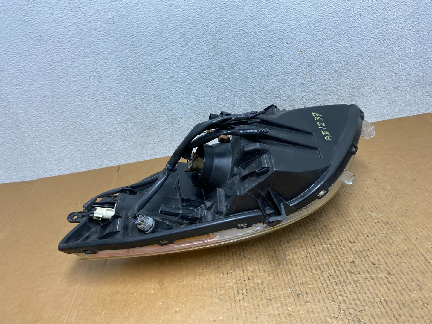 2006-2008 Toyota Yaris Hatchback Left Driver Halogen Headlight AE1237 DW8