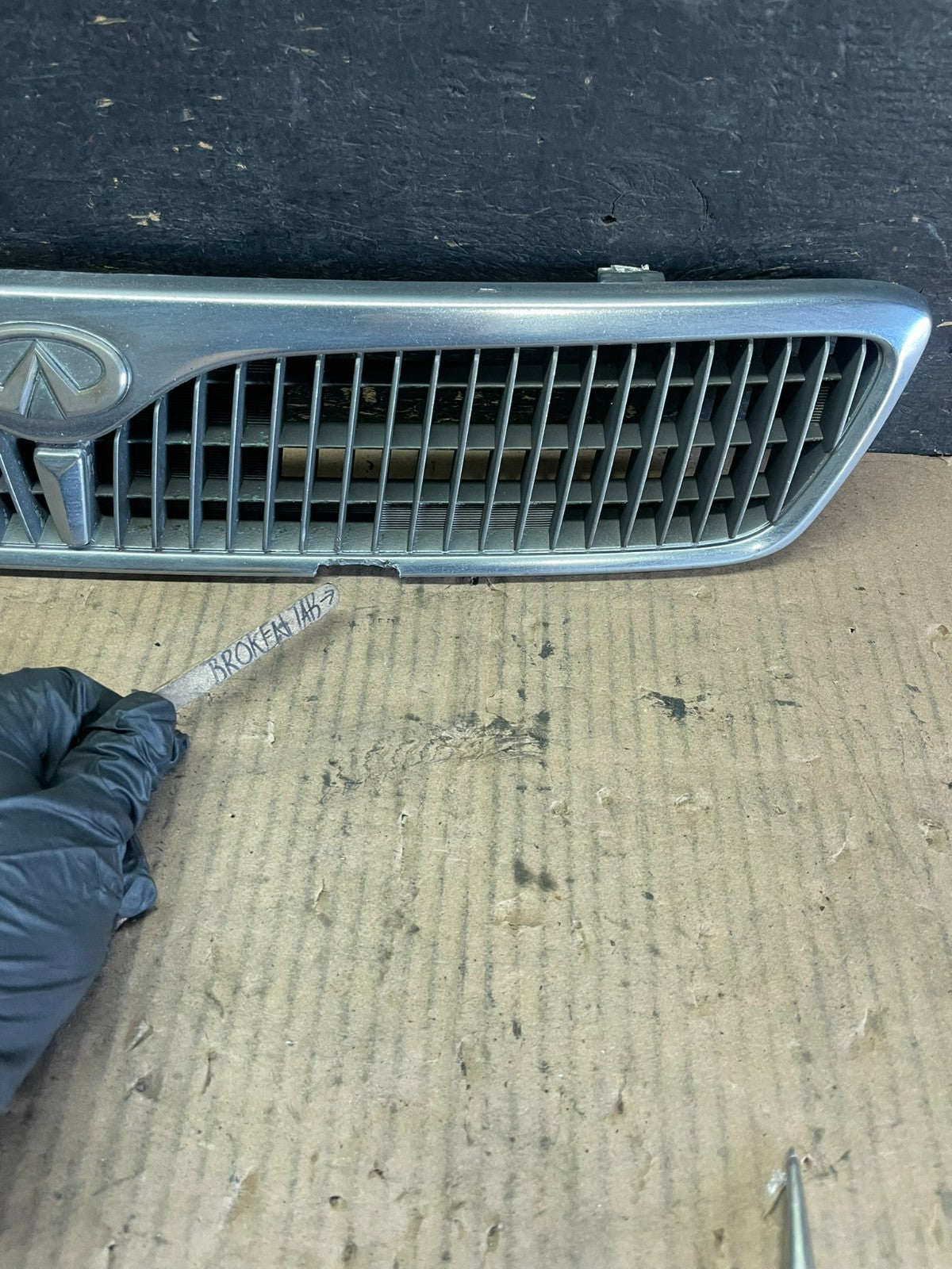 1999 Infiniti G20 Front Upper Grill Grille P8431 DG3