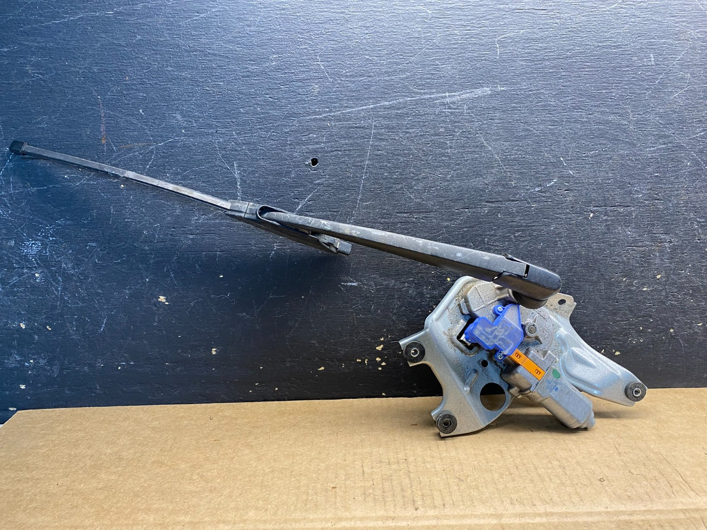 2010 to 2014 Subaru Outback Rear Windshield Wiper Motor AB40130