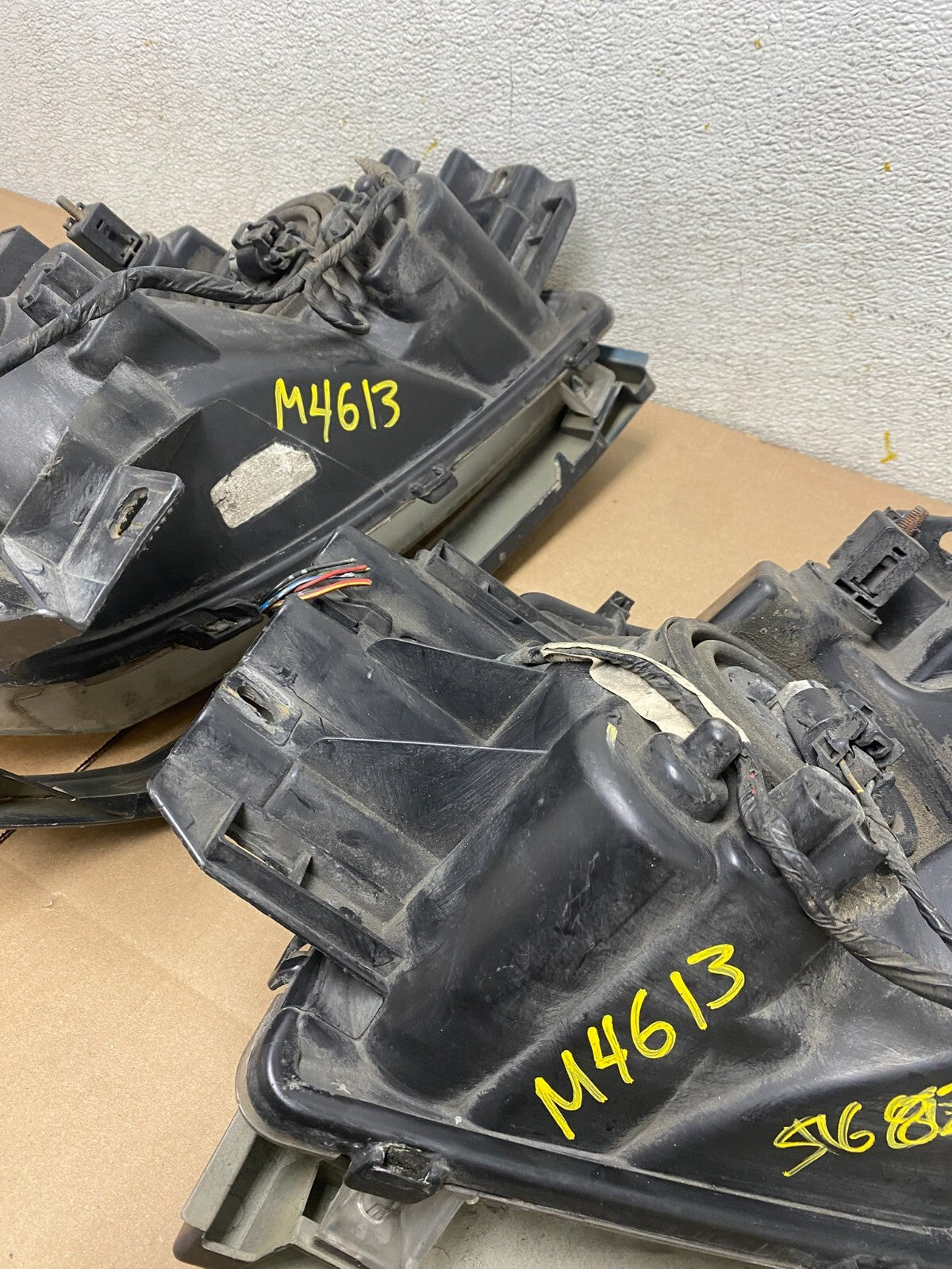 2004 to 2007 Nissan Armada Left+Right Side Set Headlights Oem M4613 DW19