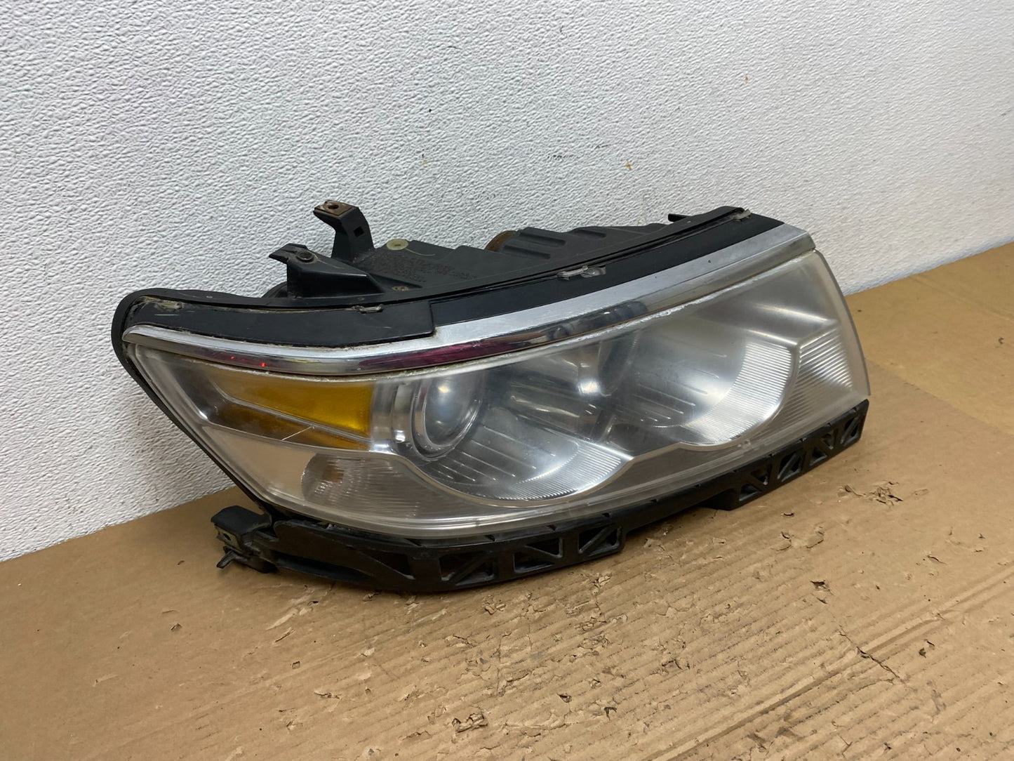 2006-2009 Lincoln MKZ Zephyr Right Passenger Headlight Halogen AD4327 DW2