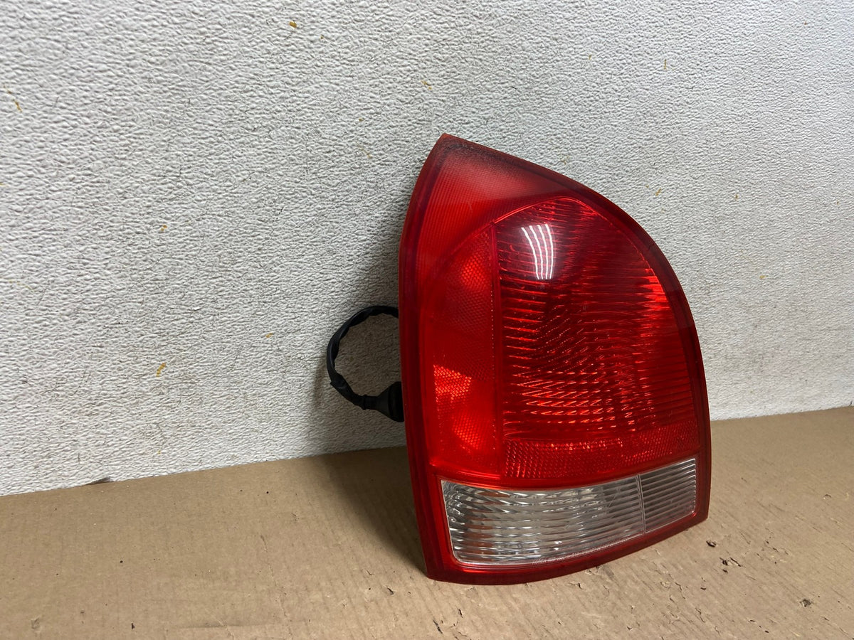 2001-2003 Sedan Hyundai Elantra Left Driver Lh Side Tail Light AH5886 LK1