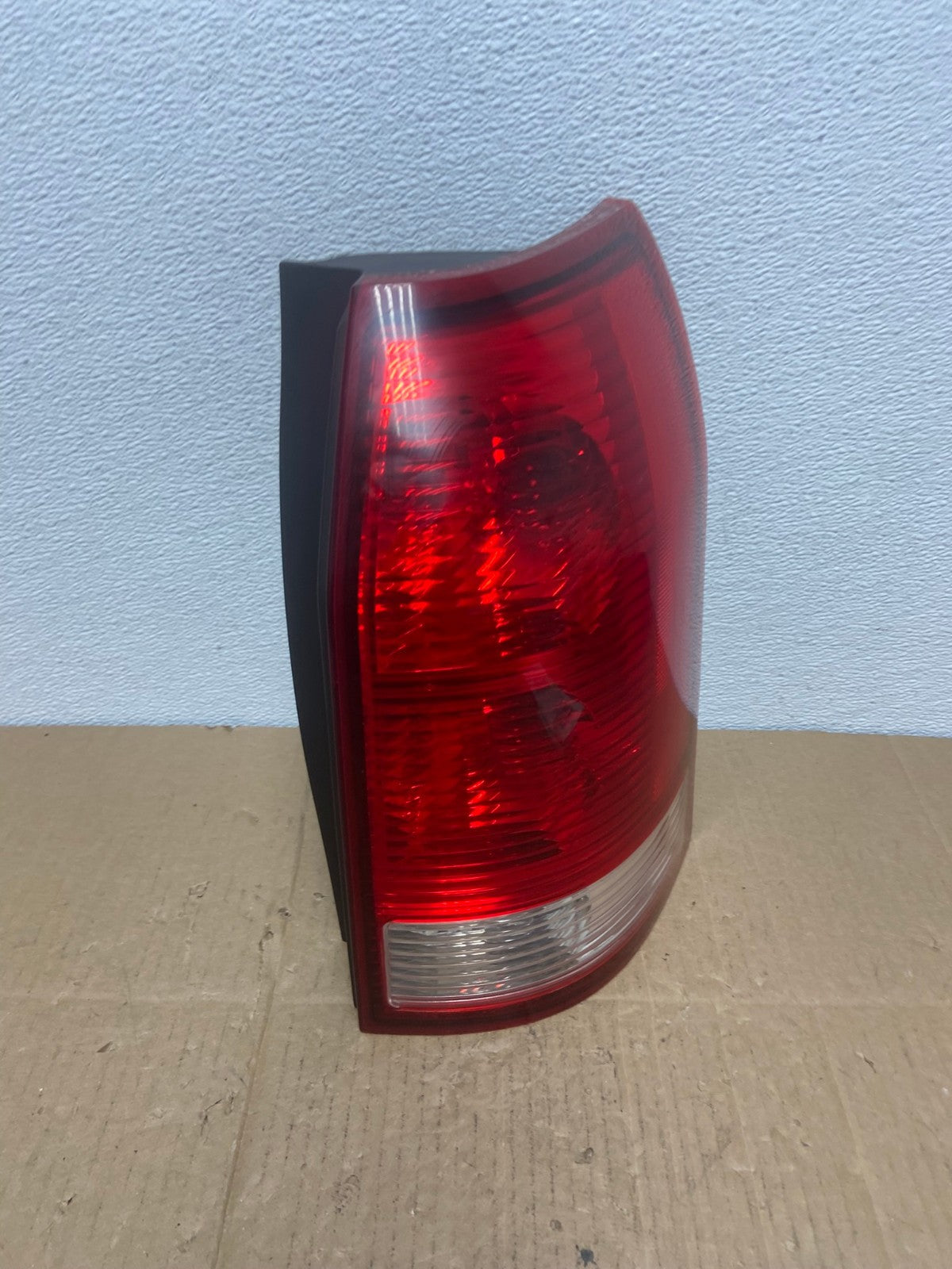 2004 to 2007 Saturn Vue Right Passenger Rh Side Tail Light Oem AB8164 LK2