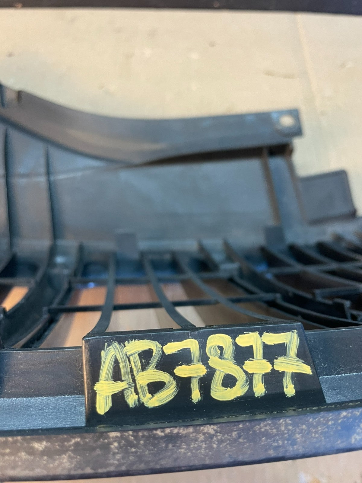 2005 2006 2007 Jeep Grand Cherokee Front Upper Grill Grille AB78778