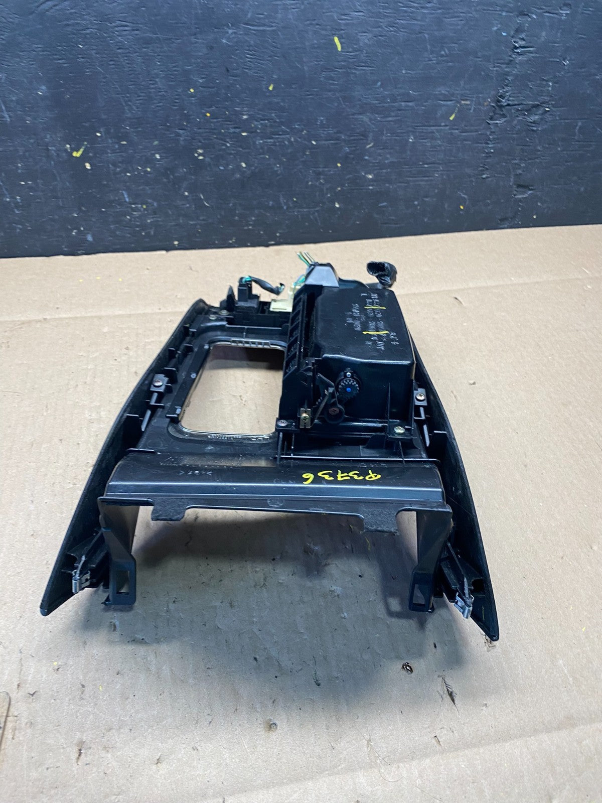 2002 2005 Lexus GS300 Center Console Shifter Bezel Cup Holder Trim OEM P3736 DG8