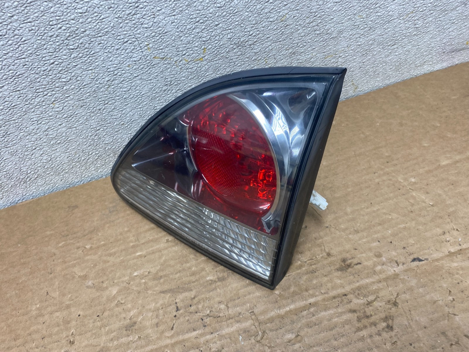 2000-2003 Lexus RX300 Right Passenger Side Rear Inner Tail Light Oem Z2699 DW1