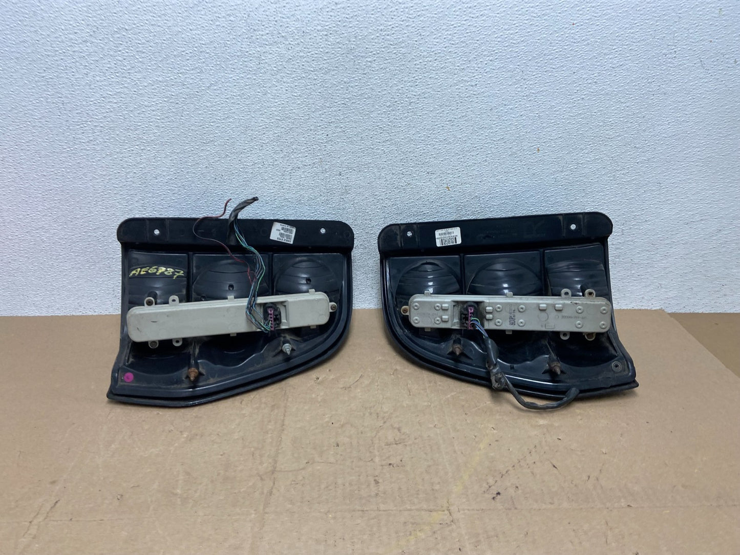2002 to 2009 Chevrolet Trailblazer Left+Right Side Tail Lights AE6787 DW7