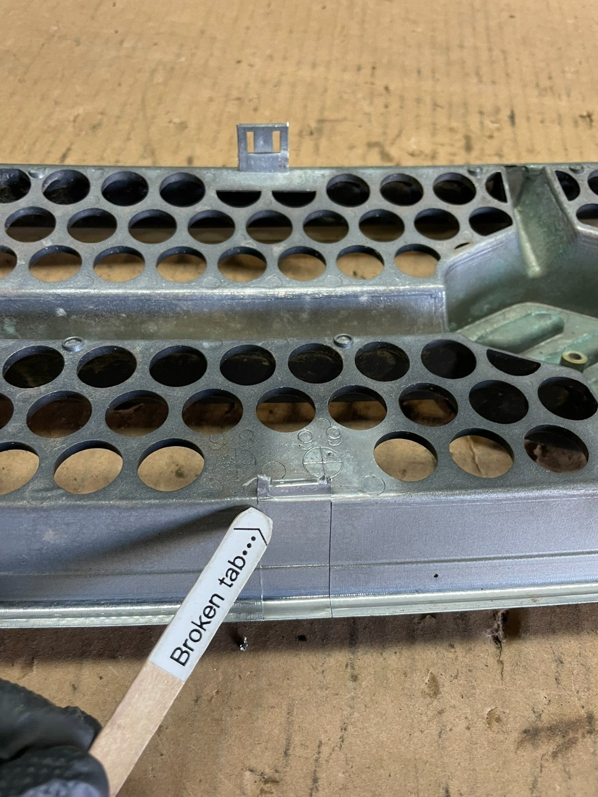 1998 to 2002 Suzuki Baleno Esteem Front Upper Grill Grille aa5958 DG6