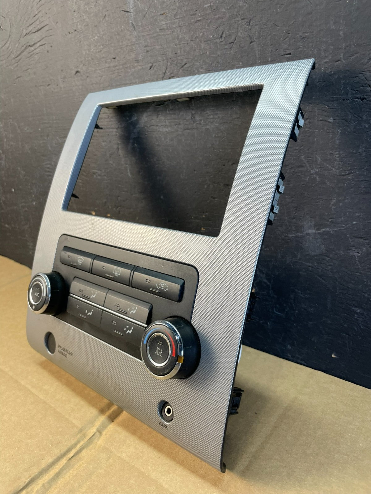 2008 - 2012 Nissan Titan Climate Control Hvac Radio Bezel AC5252 DG2
