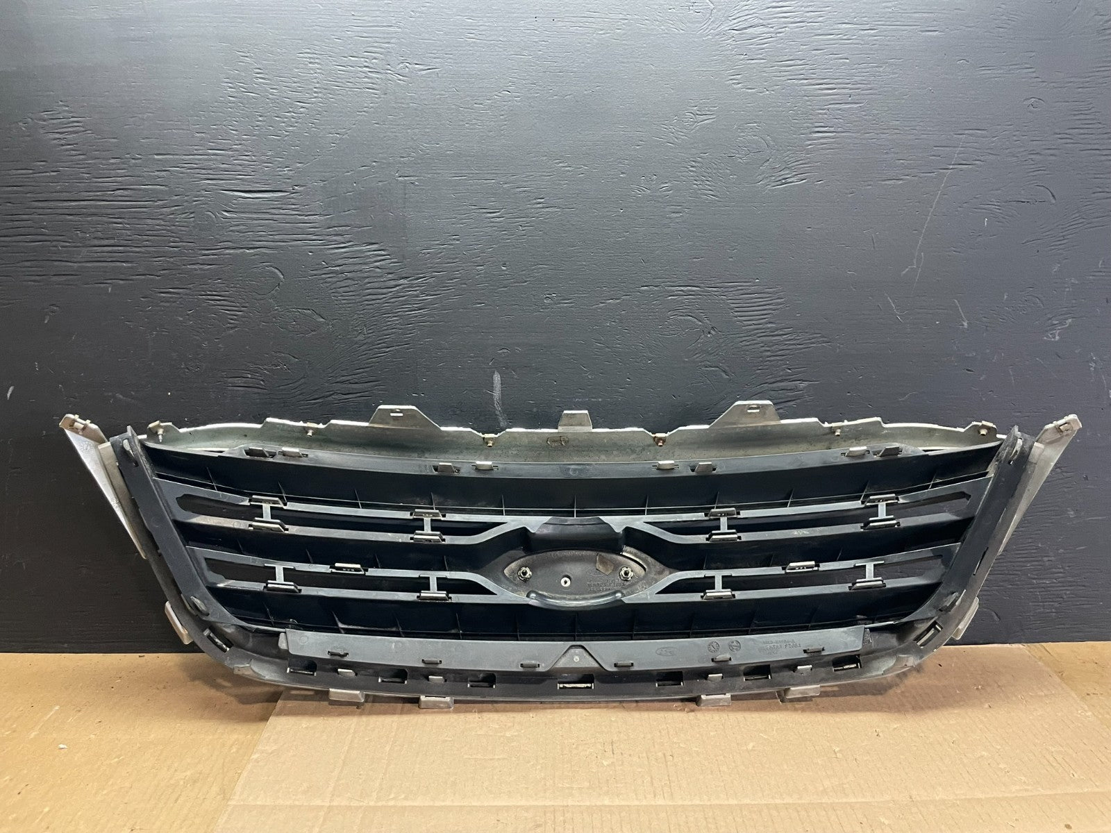 2010 2011 2012 Ford Taurus Front Upper Grill Grille Chrome OEM AB7627 DG5