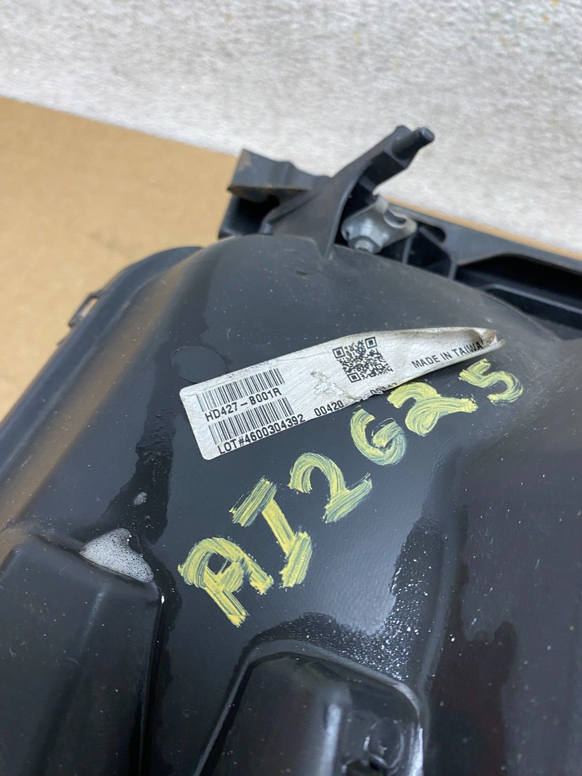 2003 to 2006 Honda Element Right Passenger Rh Side Headlight AI2625 DW10