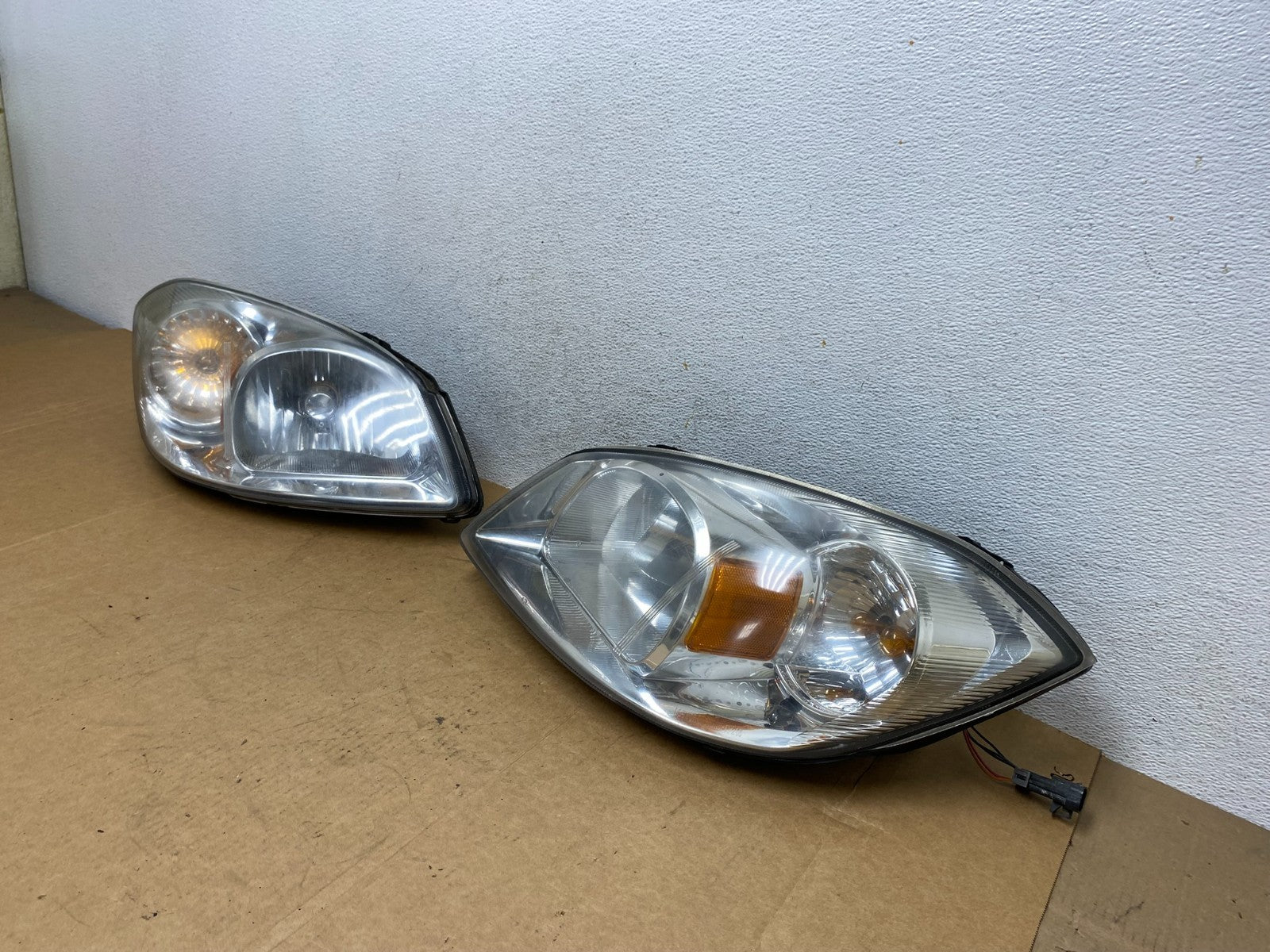 2005 - 2010 Chevrolet Cobalt Sedan Left+Right Headlights AE2996 DW1