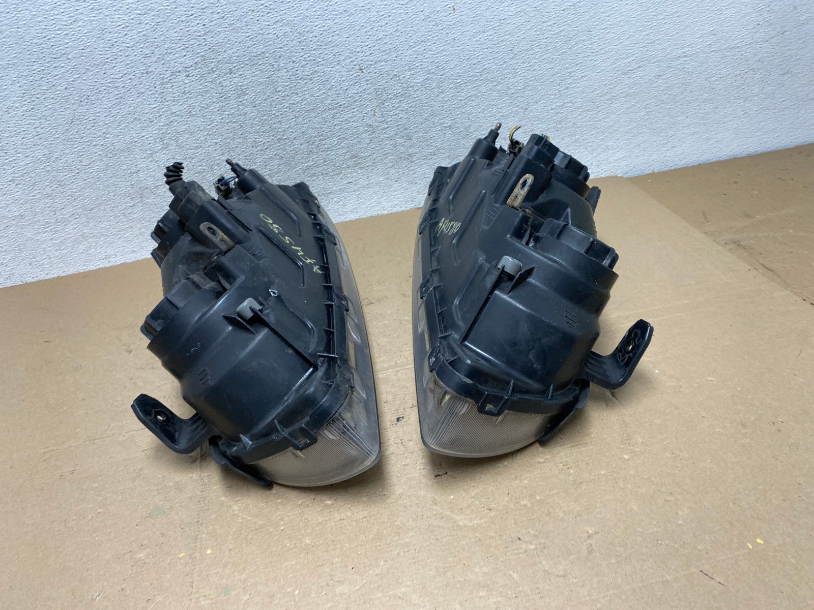 2004 to 2006 Hyundai Elantra Left+Right Set Halogen Headlights AF4580 LK10