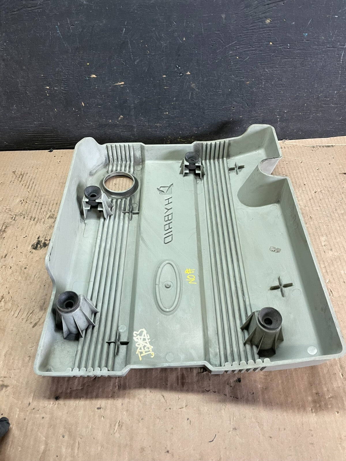 2006 to 2008 Ford Escape Hybrid Engine Motor Cover L9673 DG7