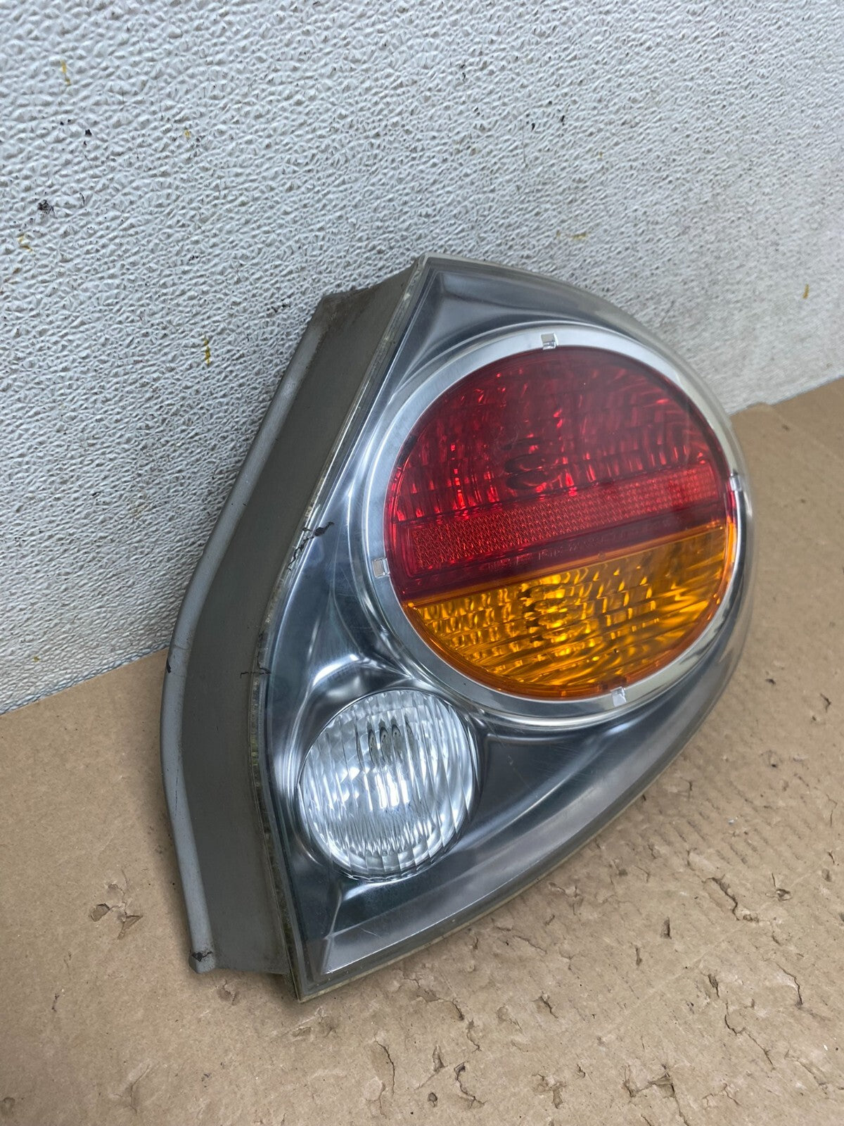 2002 2003 Nissan Maxima Right Passenger RH Side Tail Light D0697 DG12